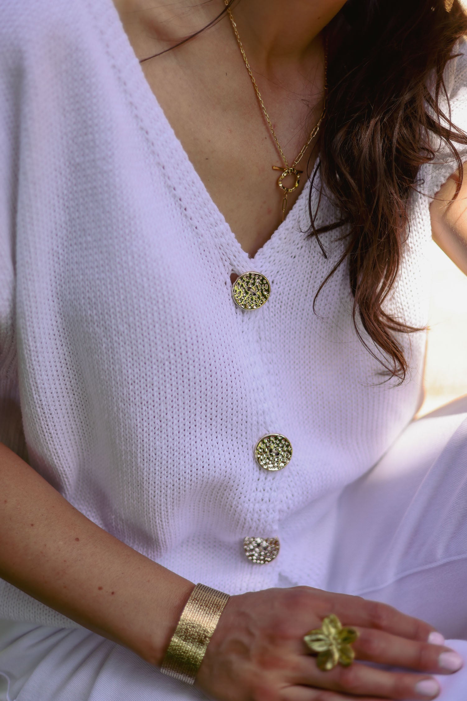 Pull uni boutons dorés