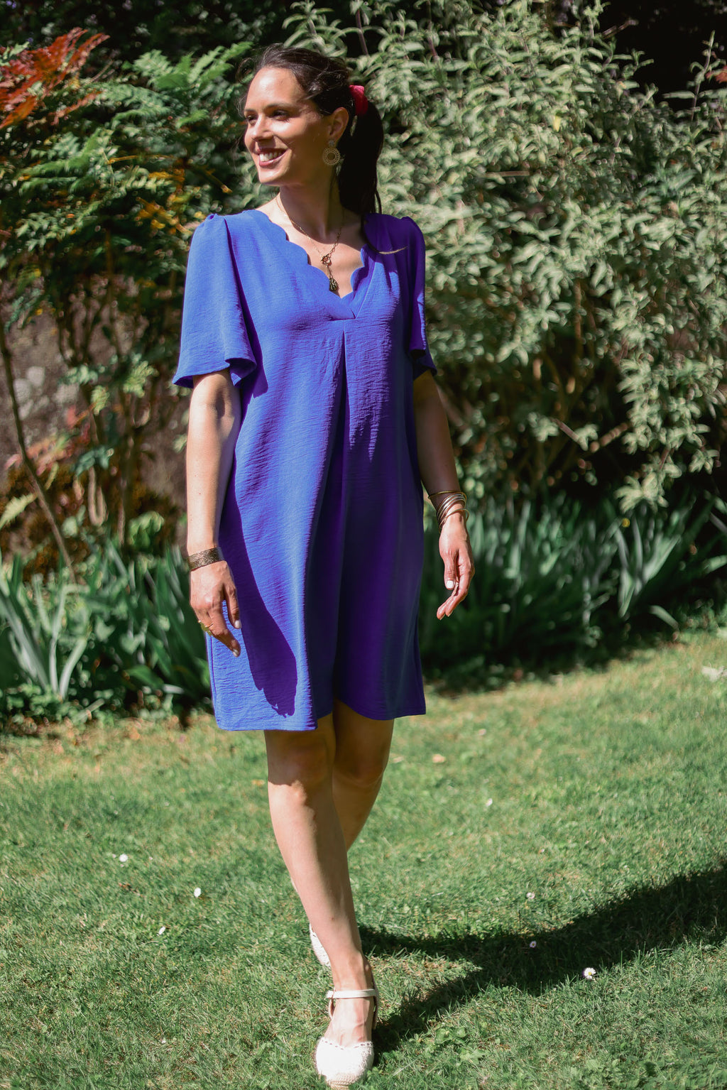 Robe droite col festonné