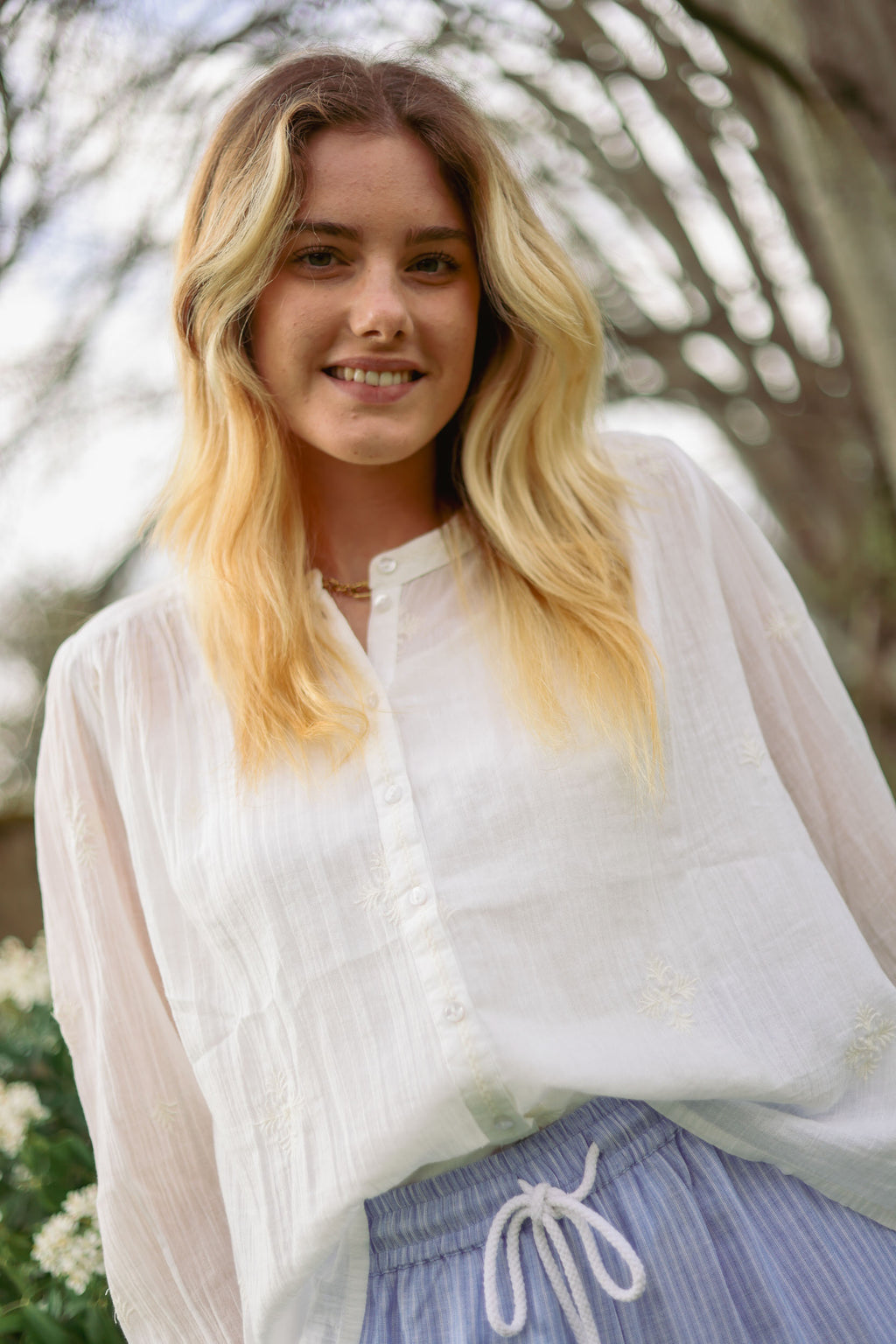 Blouse brodée unie