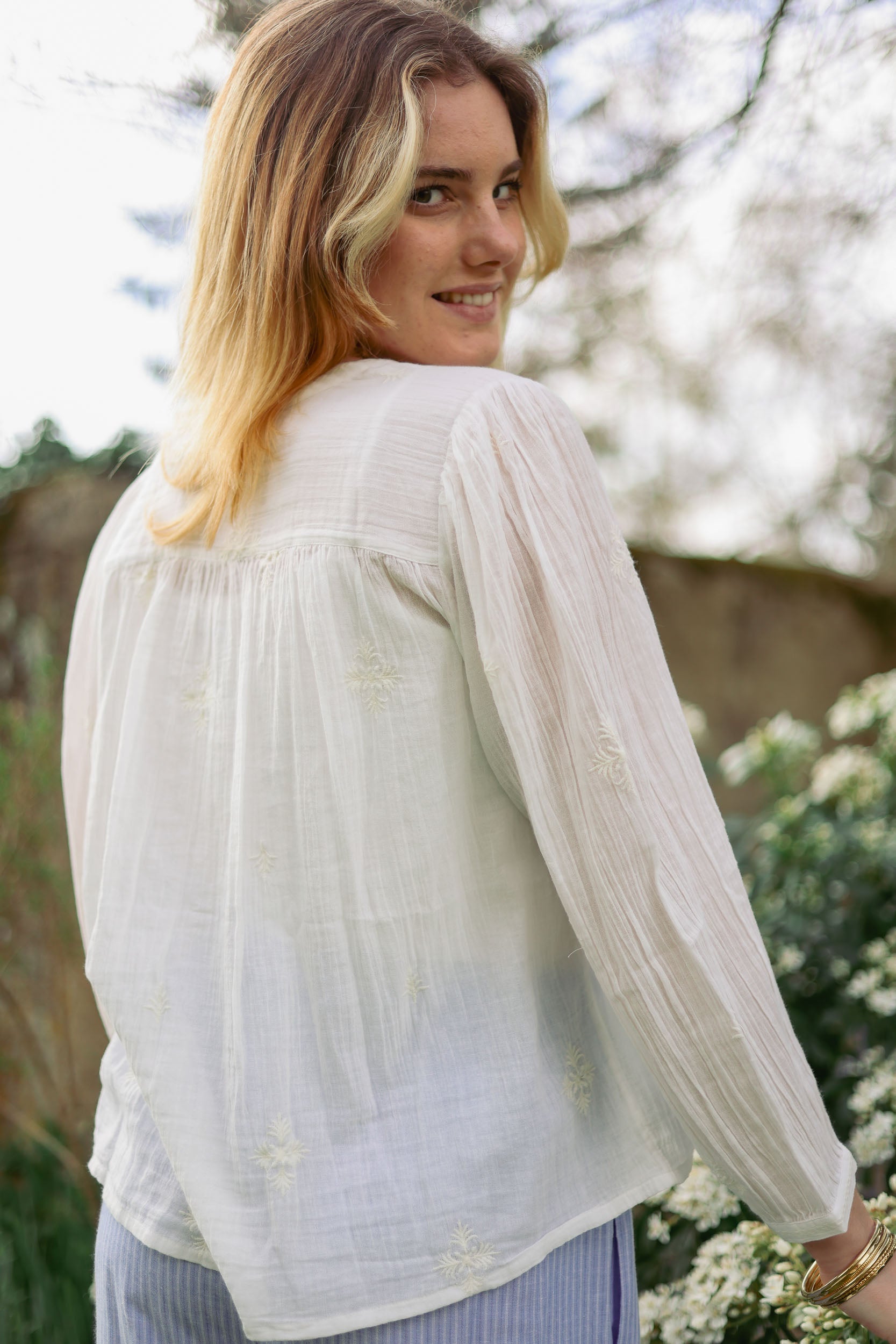 Blouse brodée unie