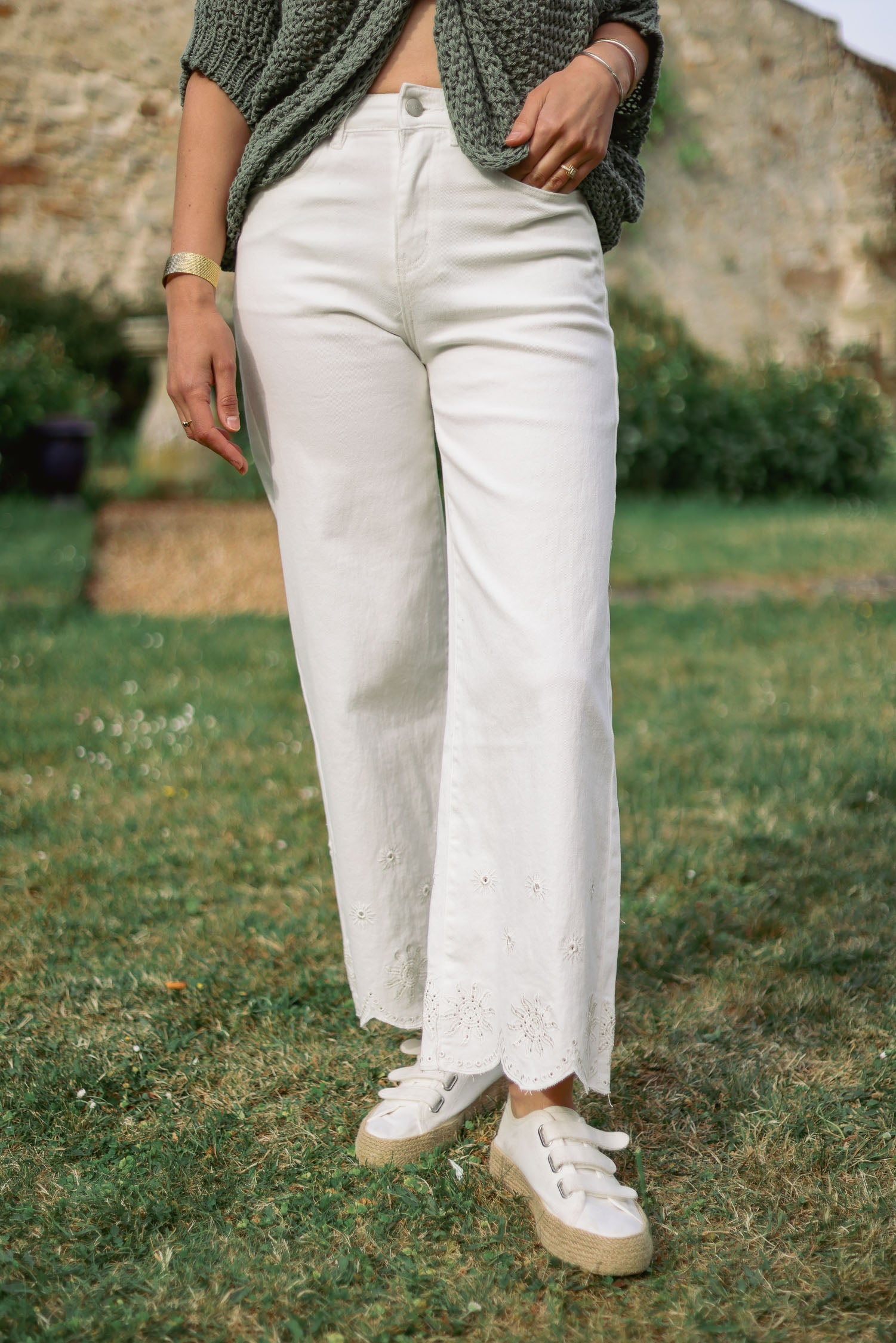 Pantalon finition brodée