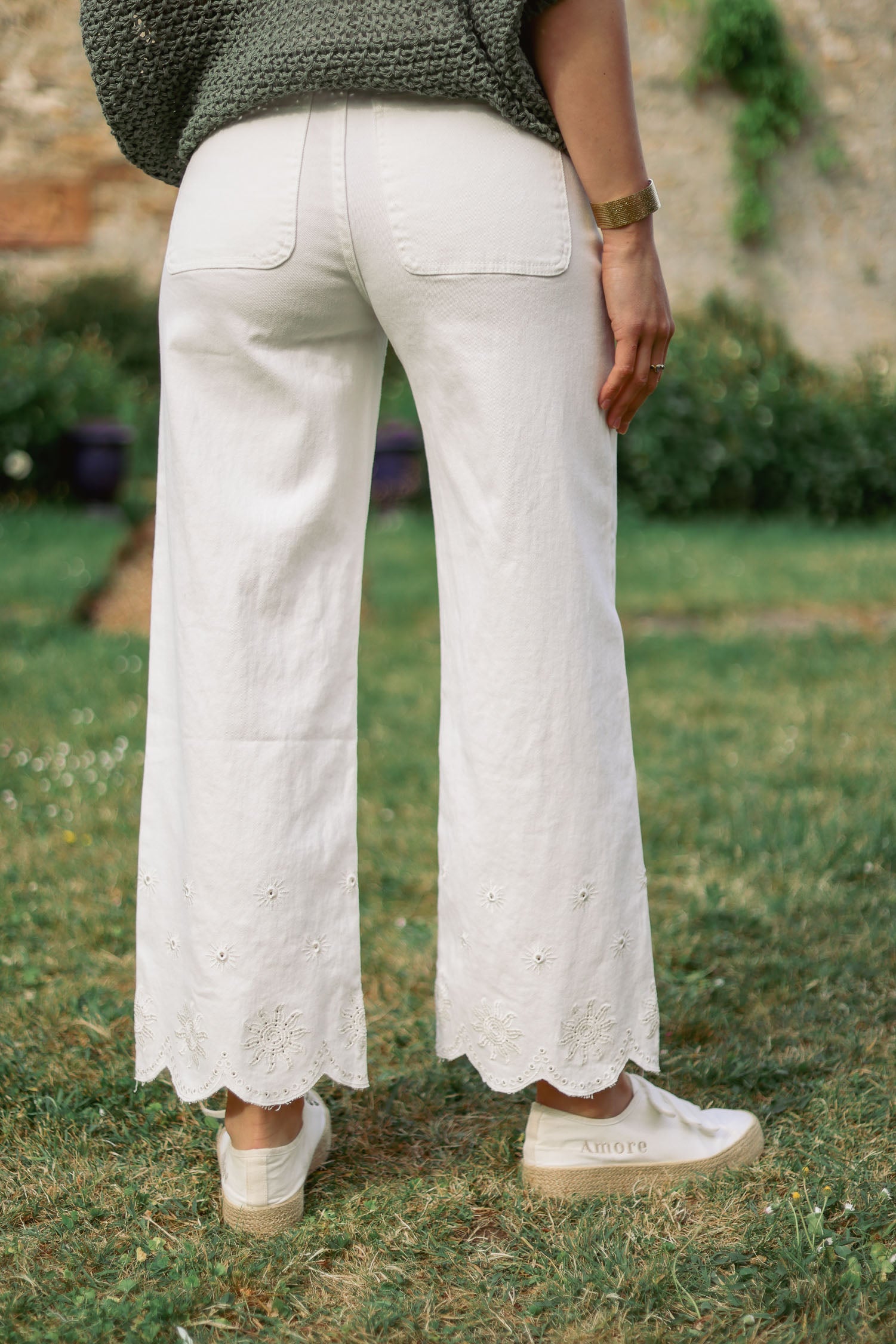 Pantalon finition brodée