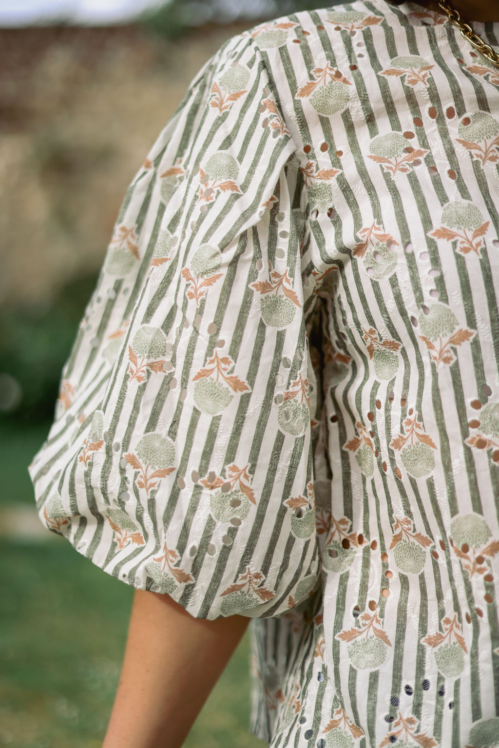 Blouse brodée fleurie