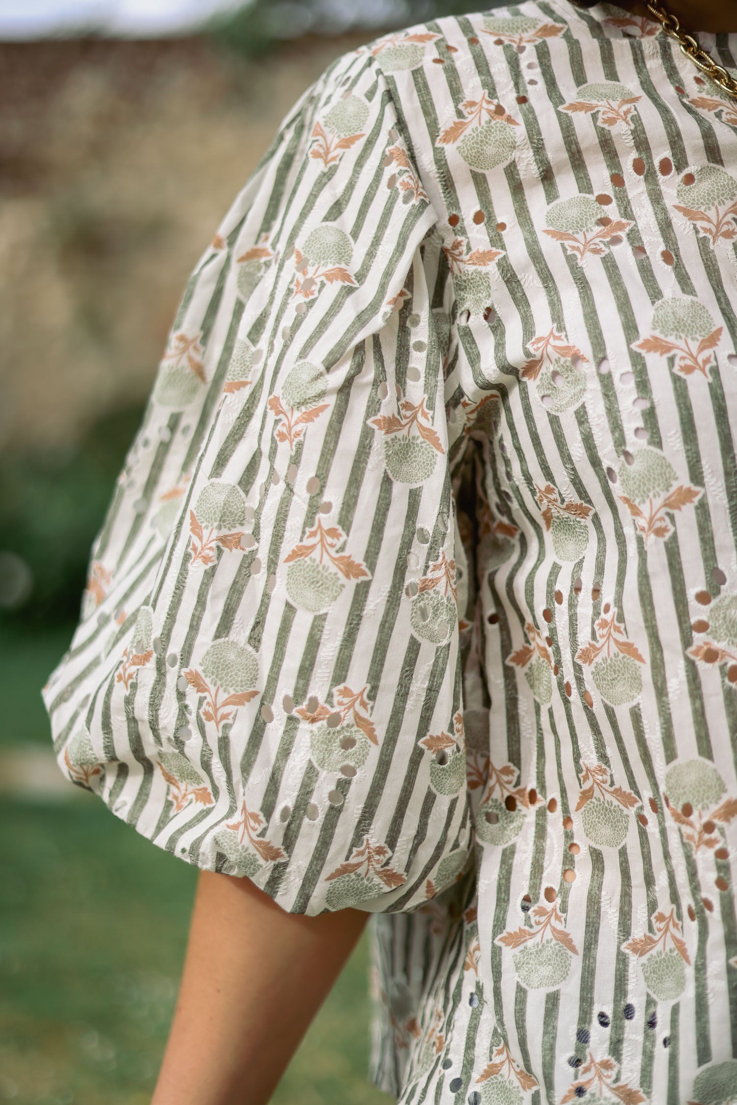 Blouse brodée fleurie