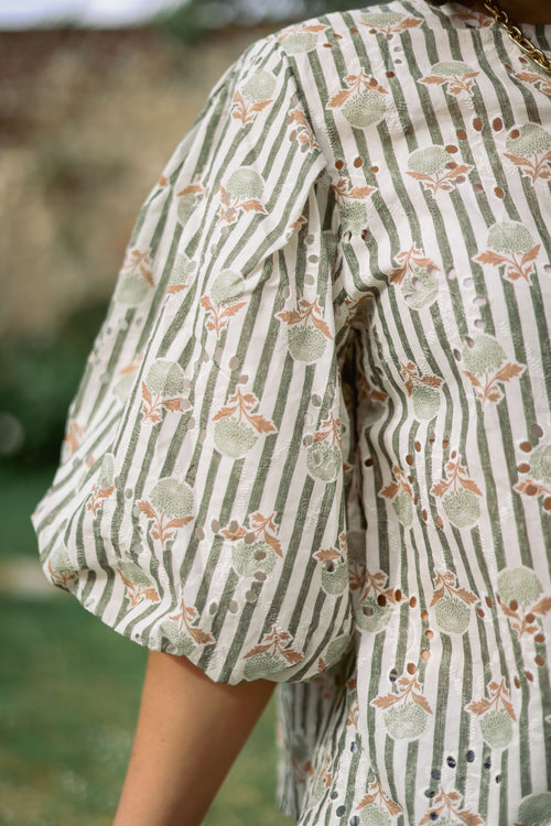 Blouse brodée fleurie