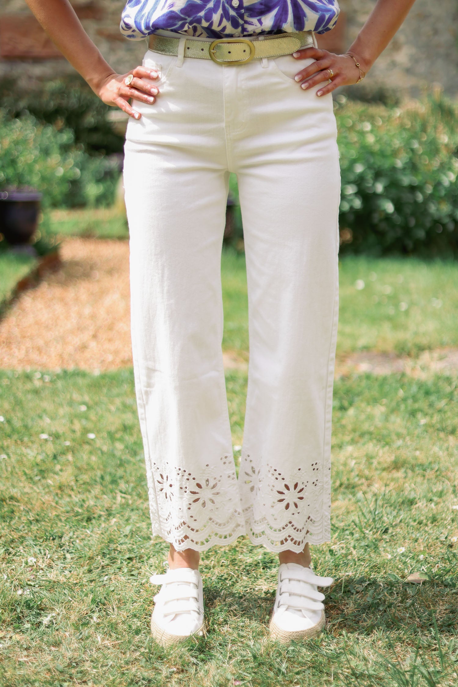 Pantalon finition brodée