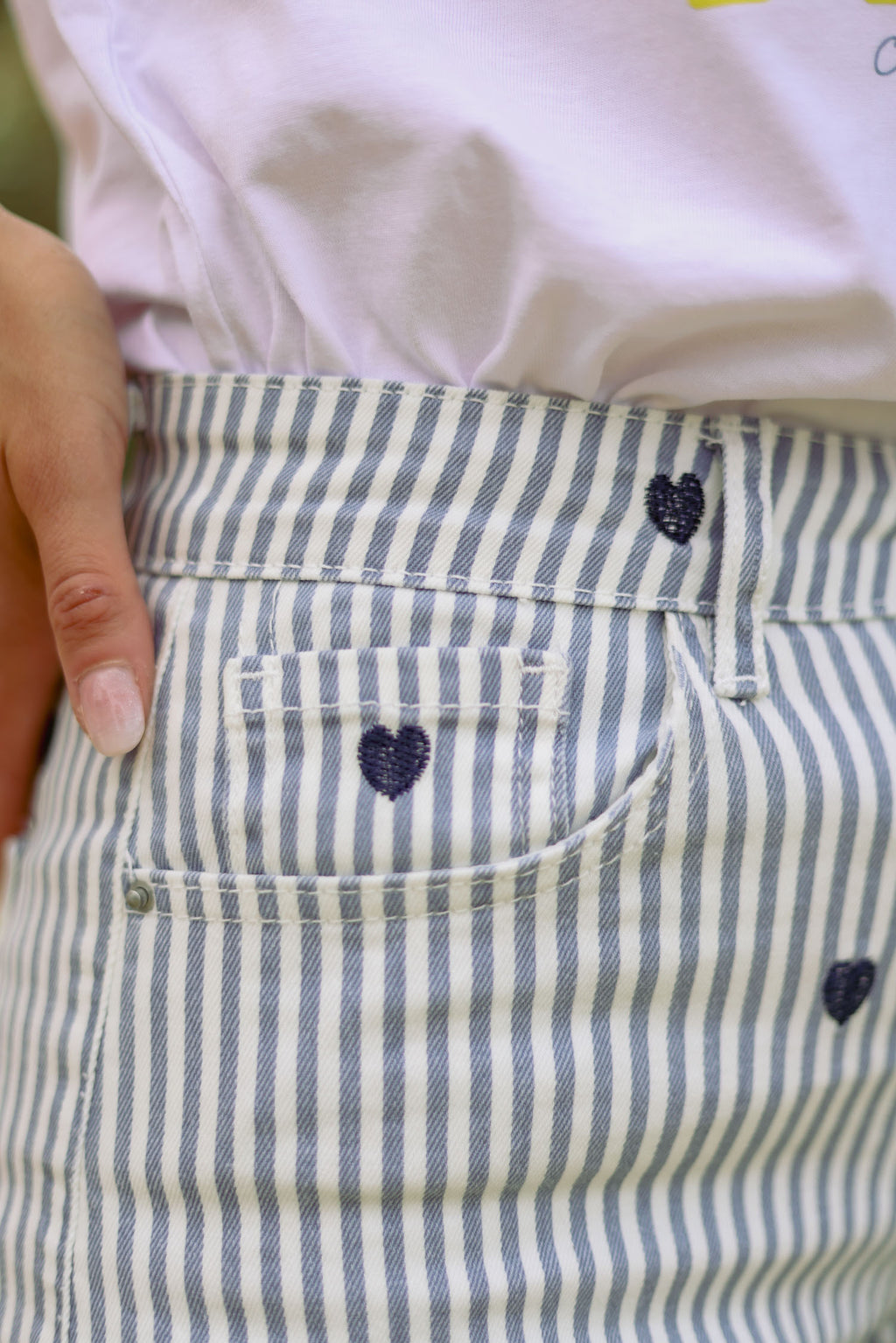 Pantalon rayé coeurs