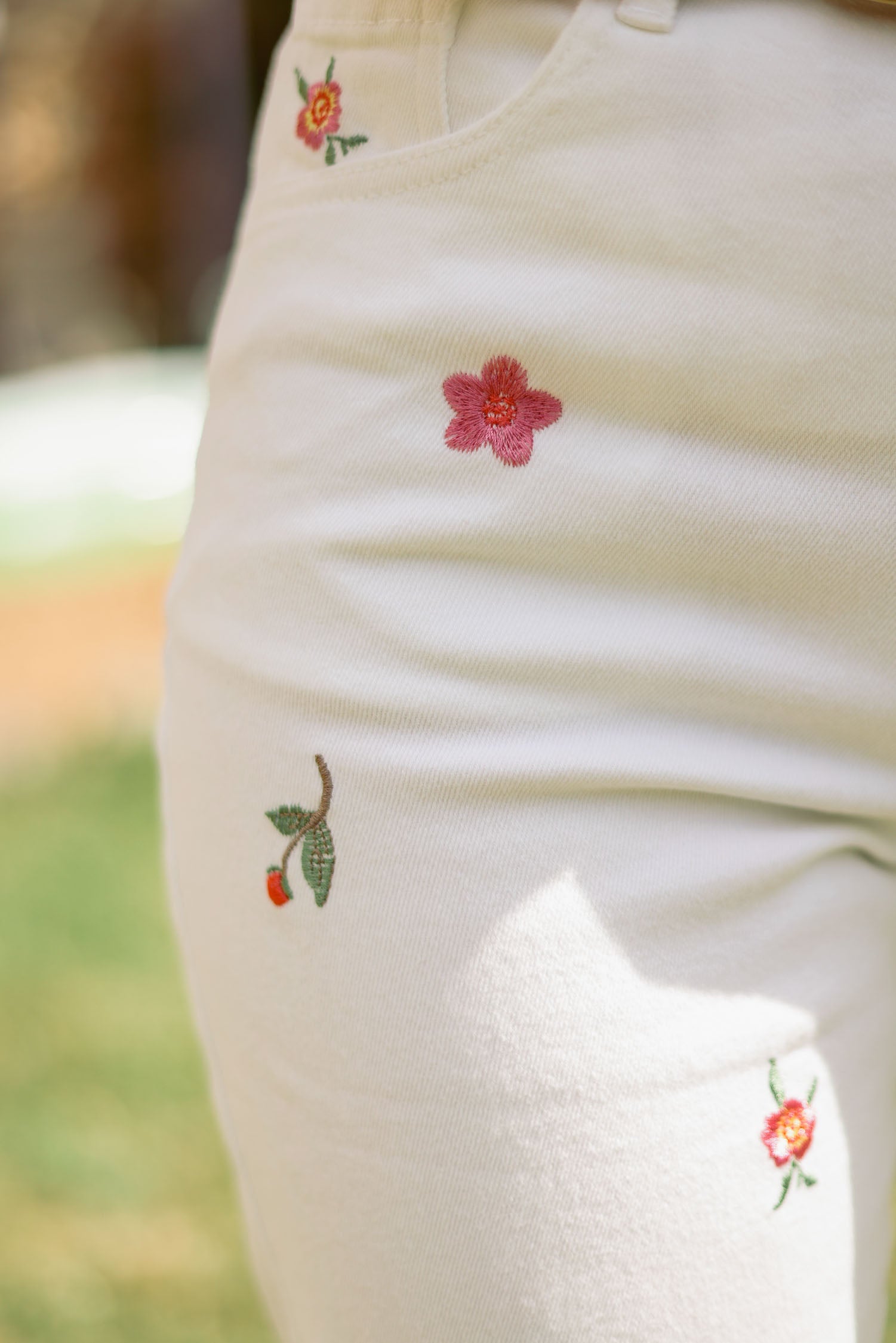Pantalon motifs fleuris