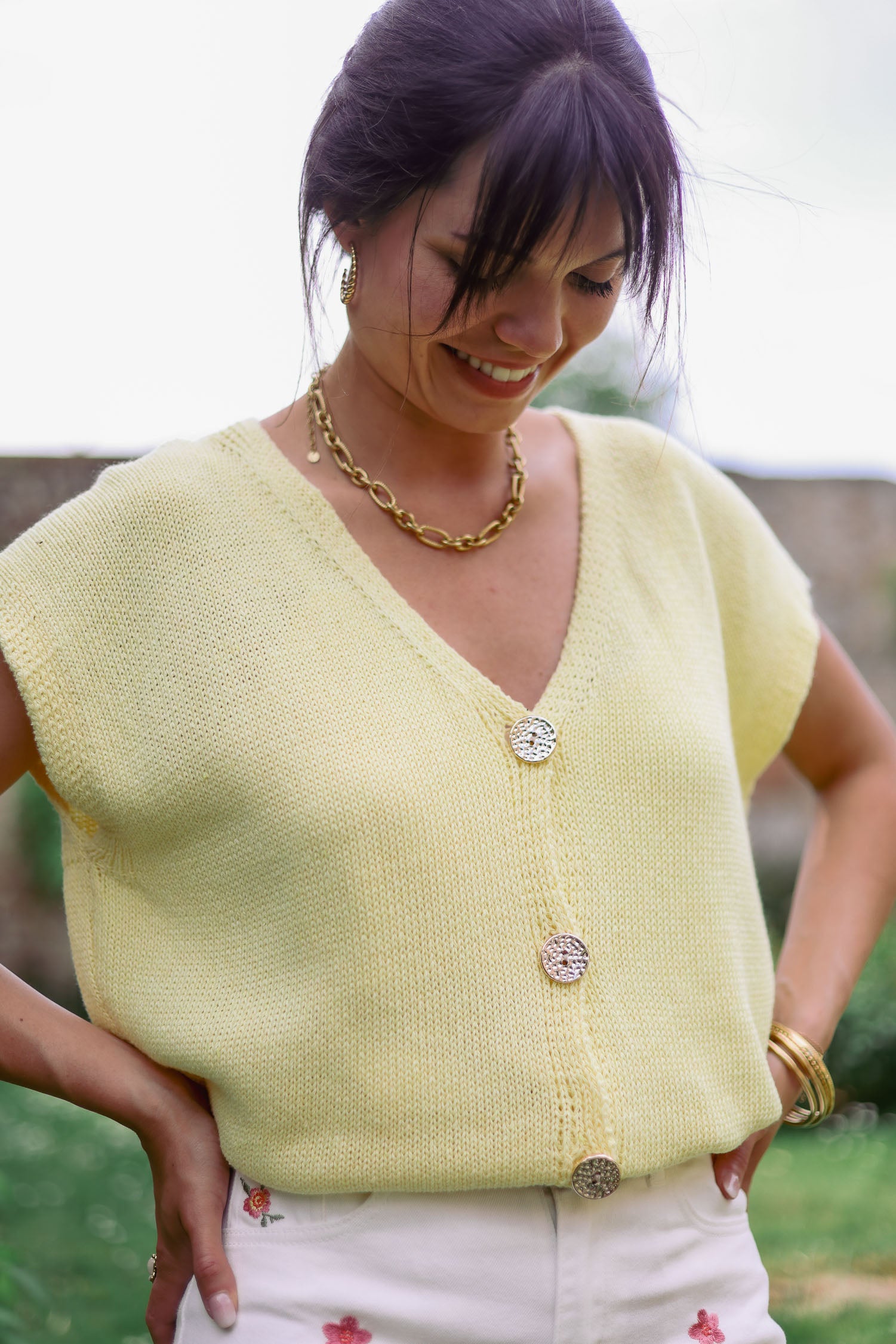 Pull uni boutons dorés