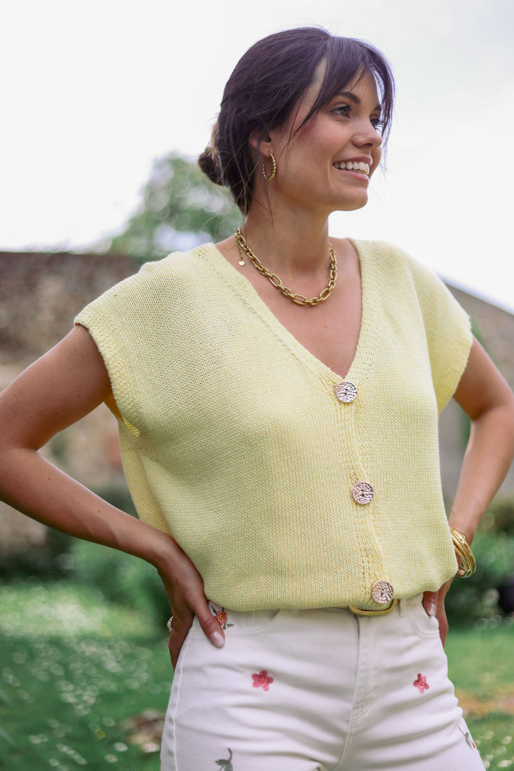 Pull uni boutons dorés