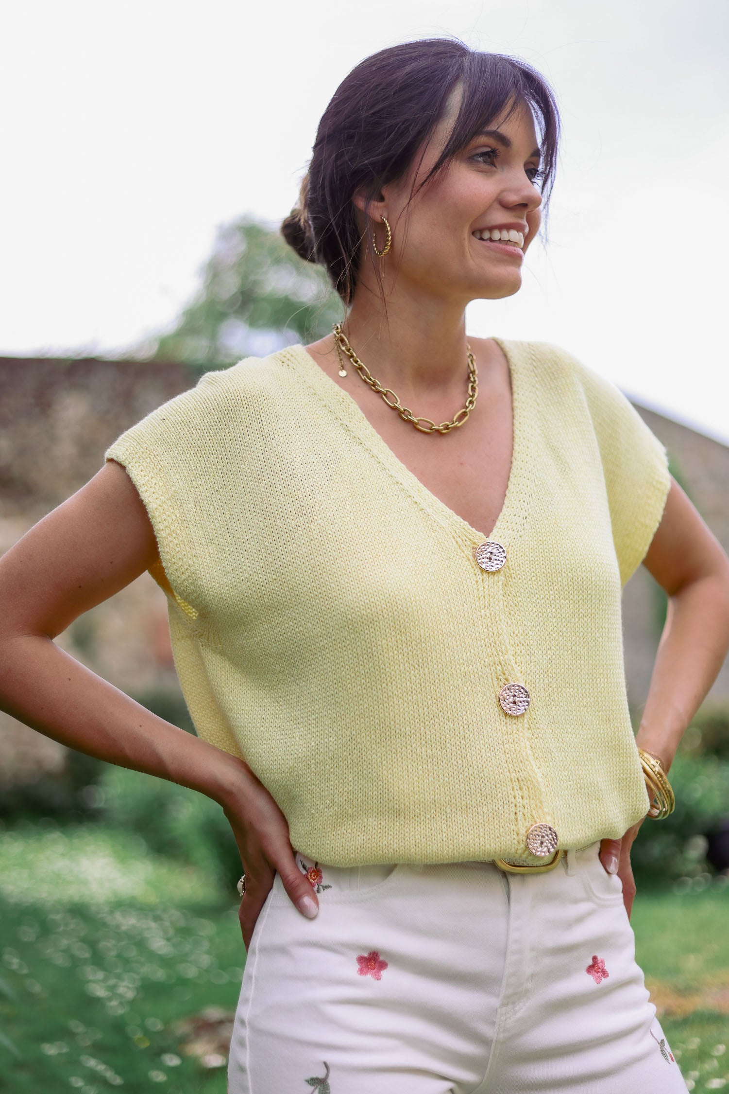 Pull uni boutons dorés