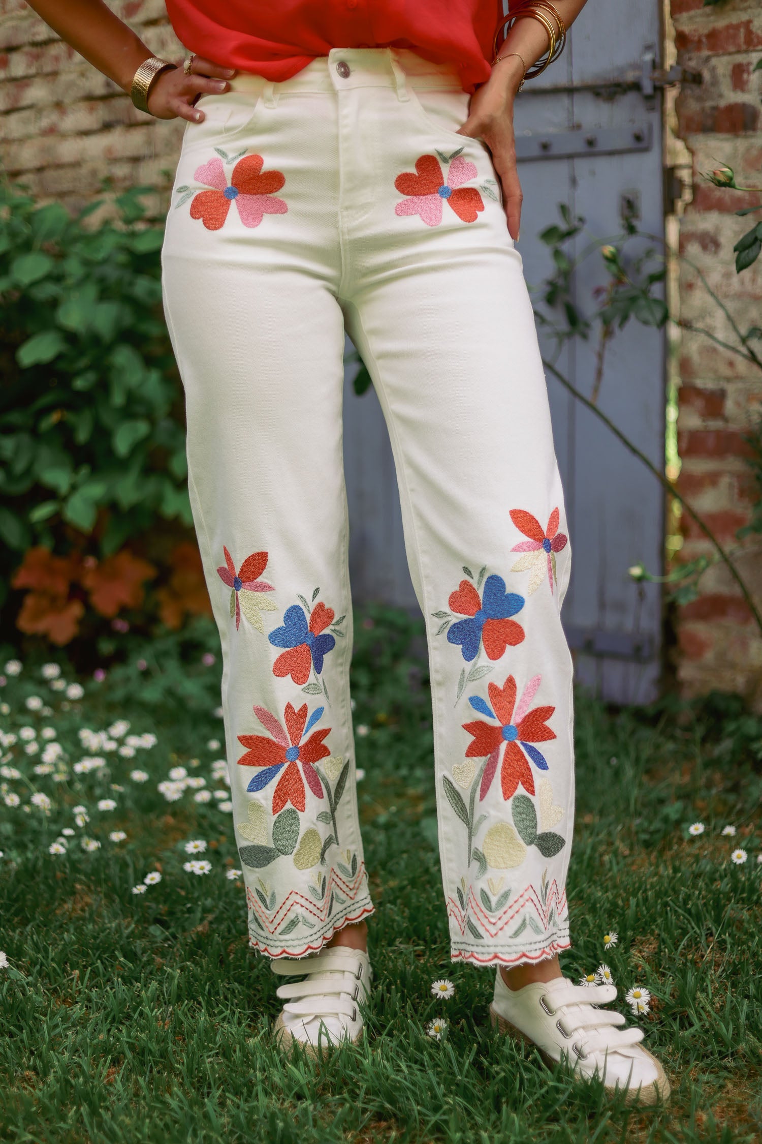 Pantalon brodé fleurs