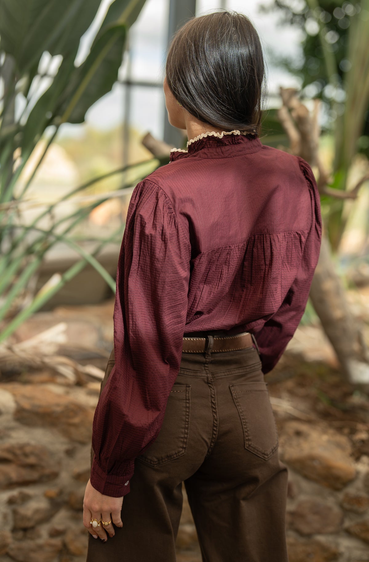 Chemise brodée col volant