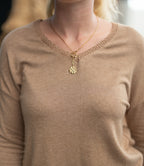 T-shirt col V dentelle