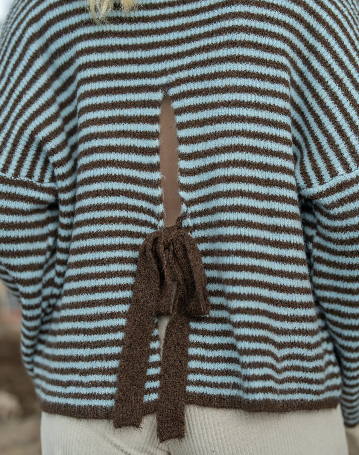 Pull rayé dos noué